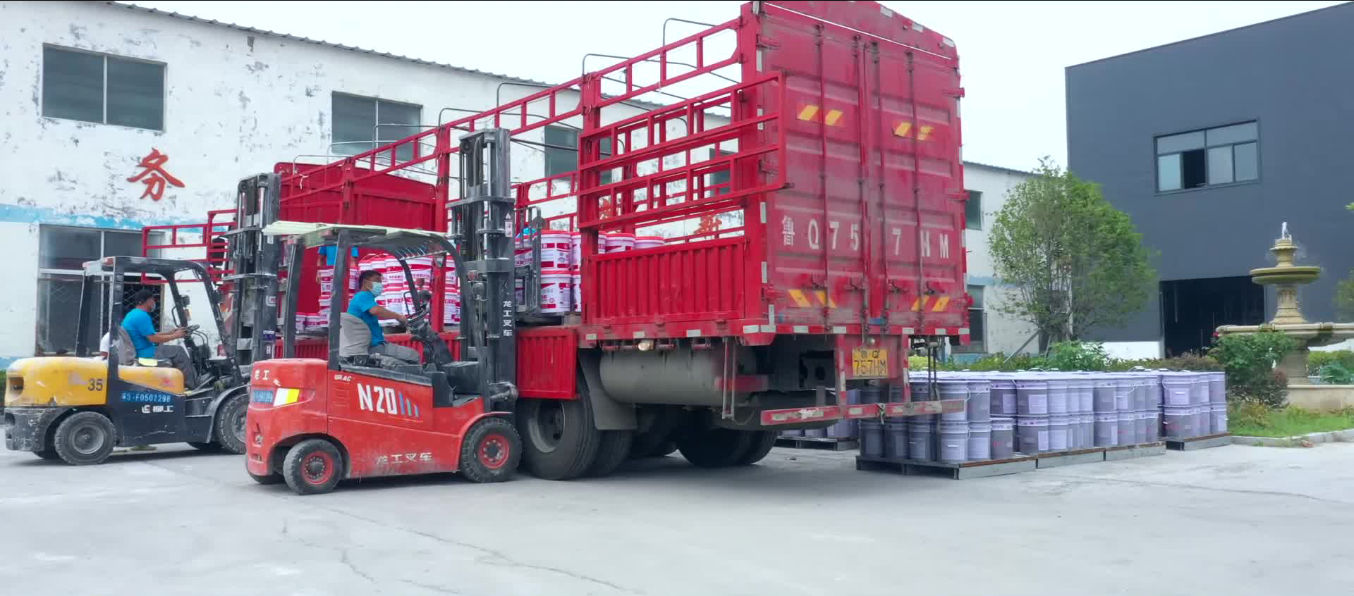 Para que tipo de engenharia estrutural não expande a estrutura de aço para o revestimento à prova de fogo adequado?